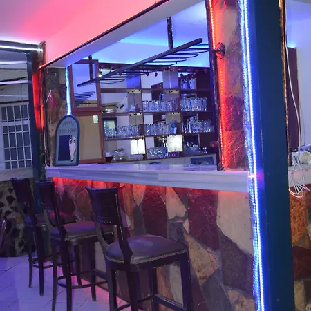 Delphin מלון דירות 3*