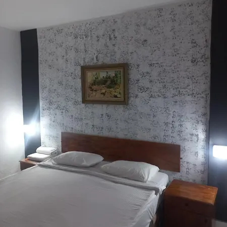 Delphin מלון דירות